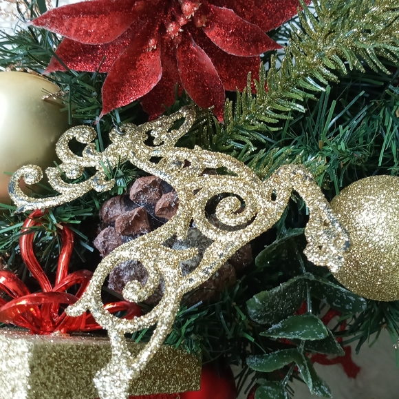 18" Christmas Wreath Handmade Red & Gold Reindeer - Picture 7 of 10